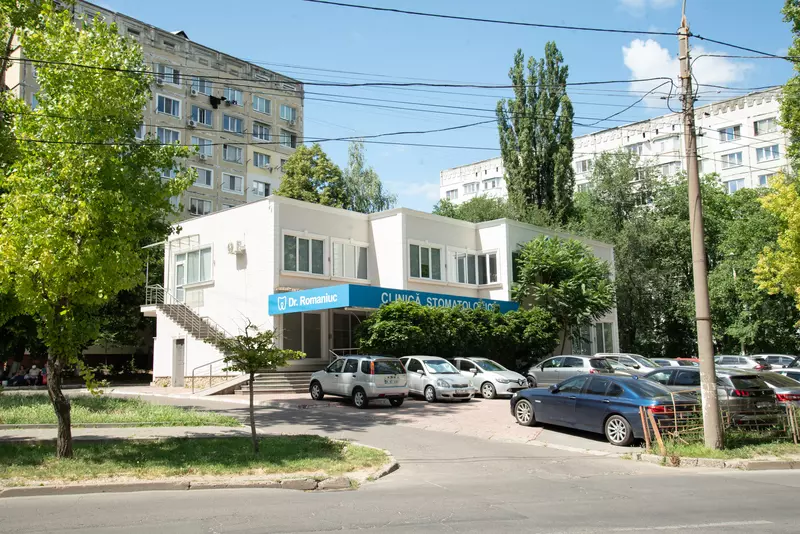 Clinica Dr. Romaniuc văzută din stradă