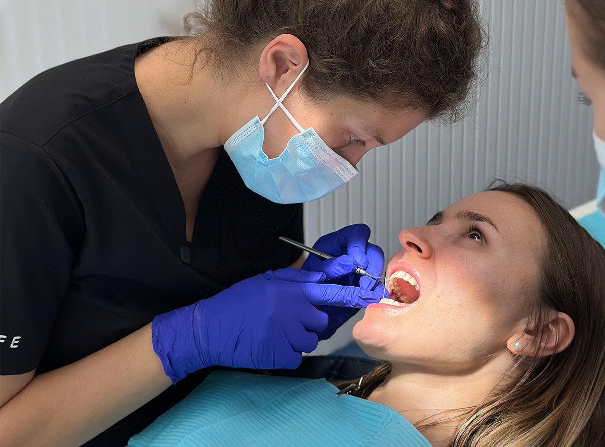 Professional dental hygiene session