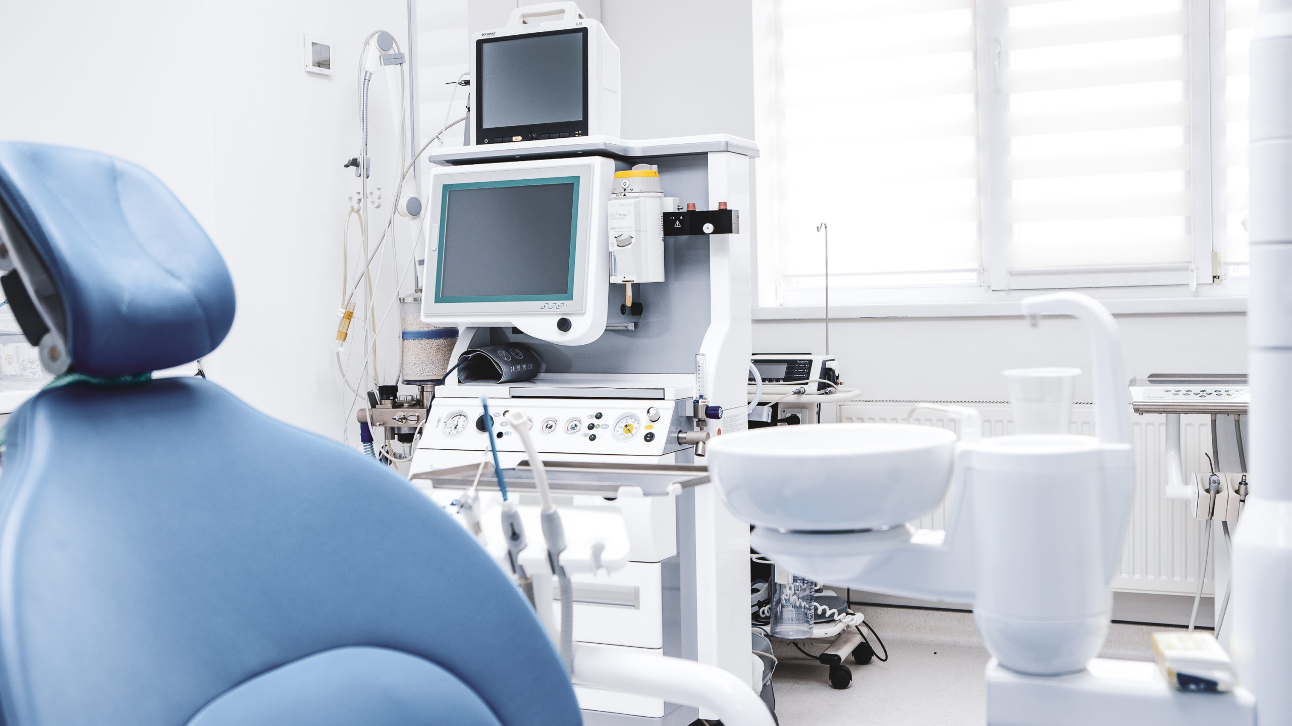 Unit dentar cu monitor pentru imagistică