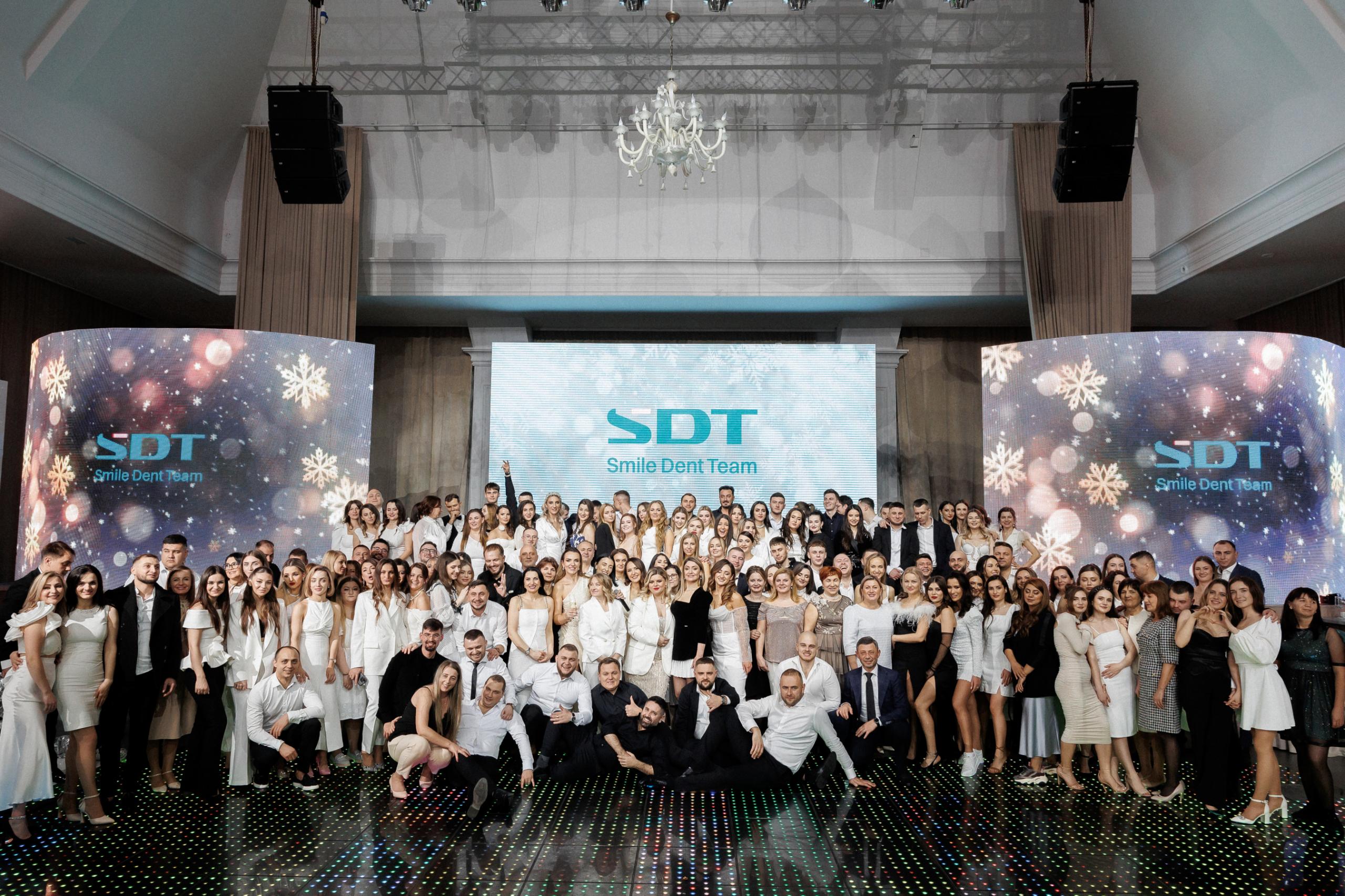 Echipa grupului Smile Dent Team la un eveniment intern