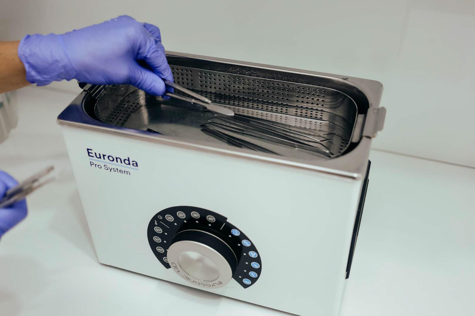 Baie cu ultrasunete Euronda pentru curățarea instrumentelor stomatologice