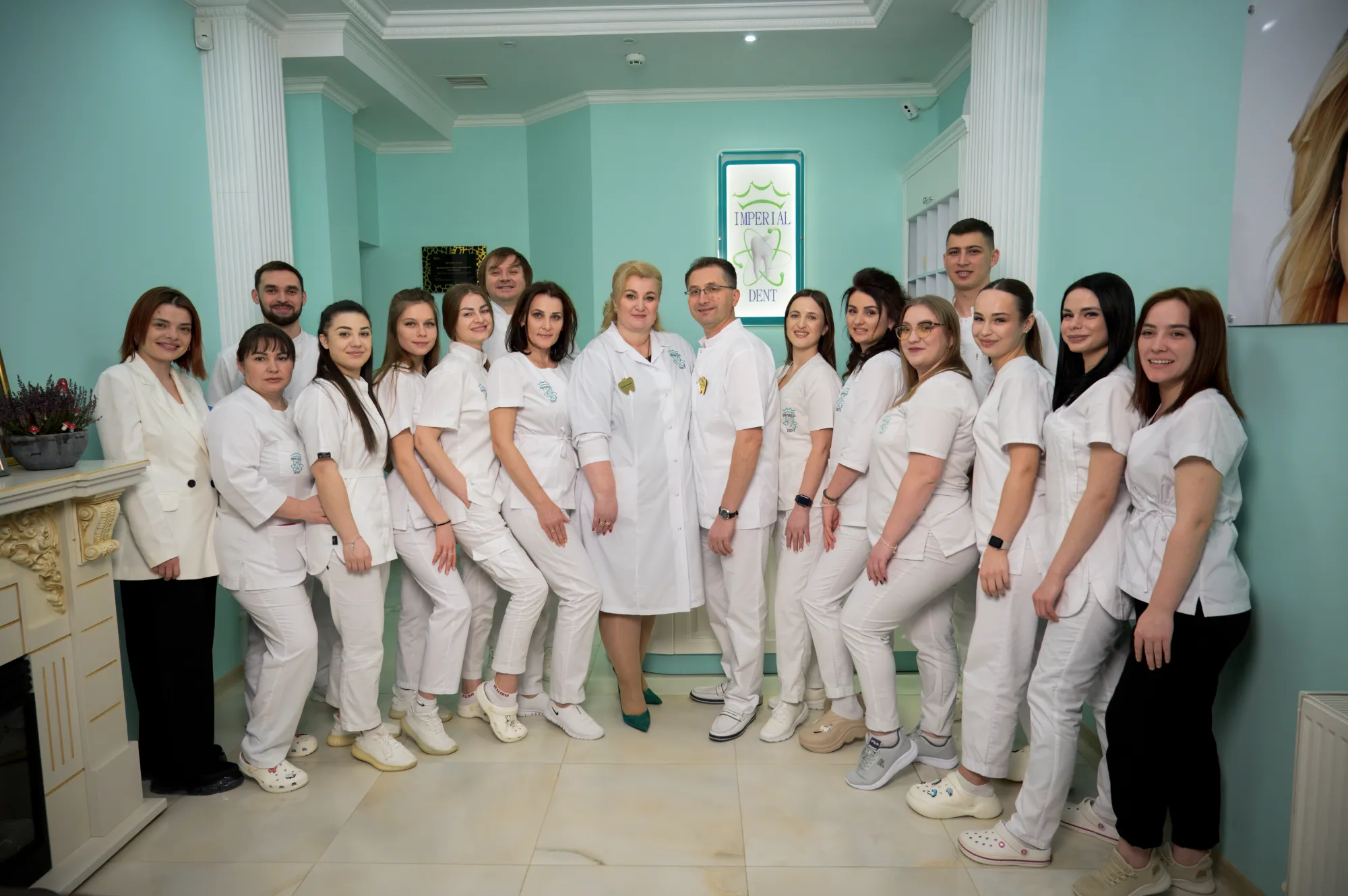 Echipa completă a clinicii Imperial Dent